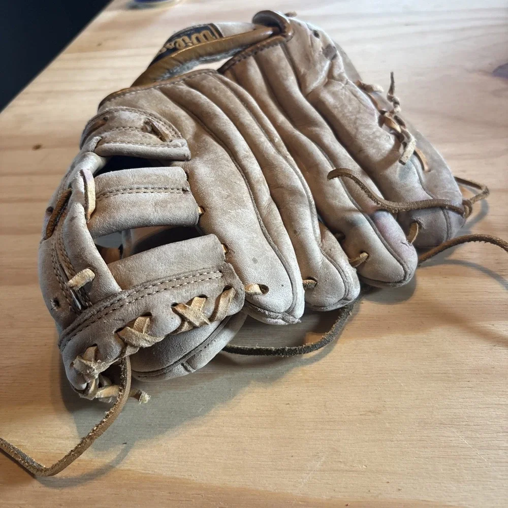WILSON DETROIT TIGERS MARK THE BIRD FIDRYCH A2250 VINTAGE GLOVE RHT FAIR COND.